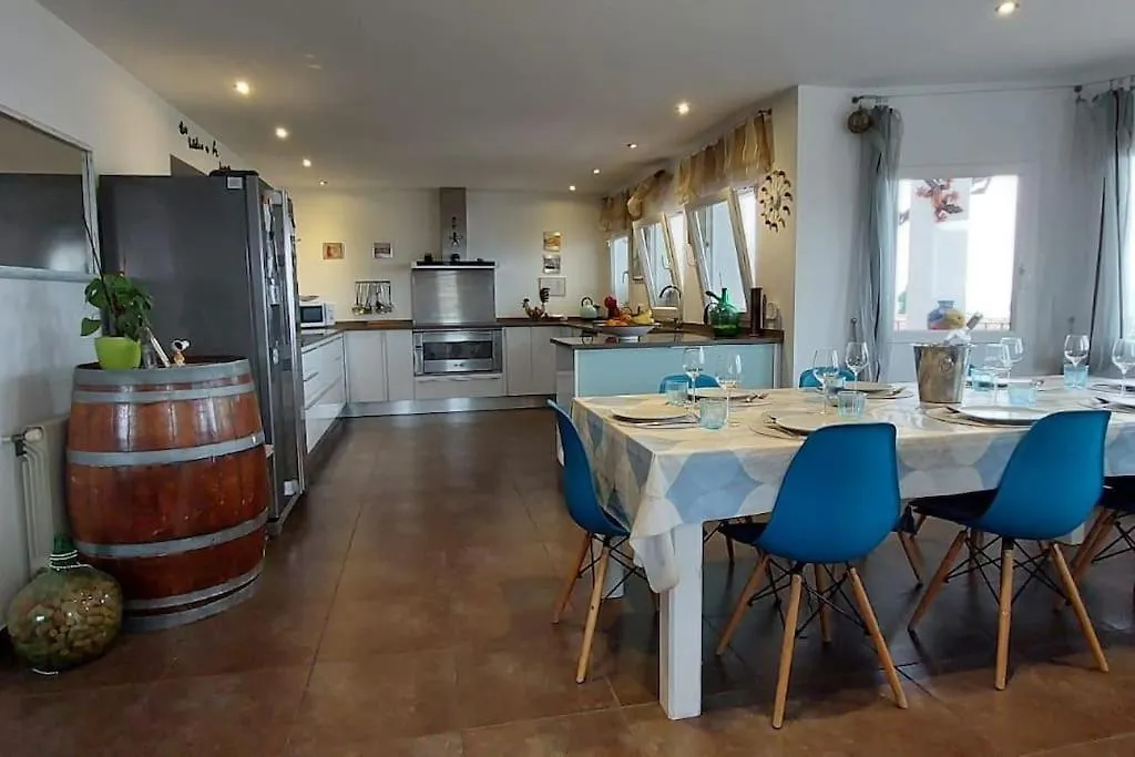 Villa Margarita - Amazing Views! Roses