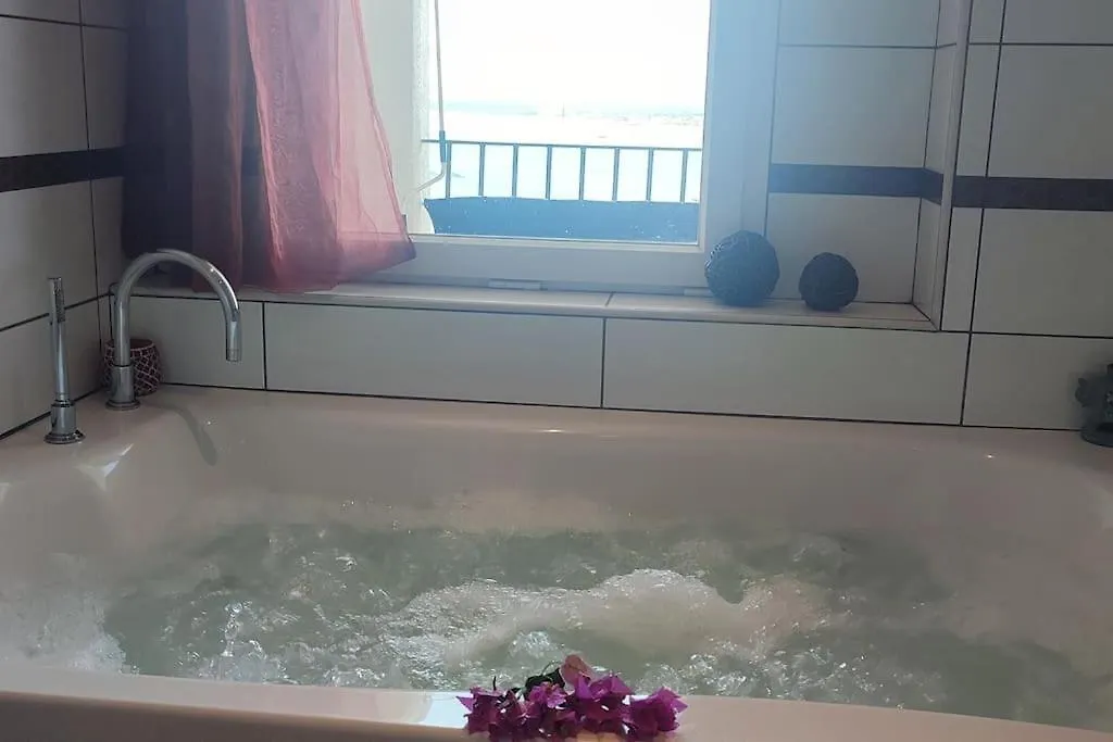 Villa Margarita - Amazing Views! Roses